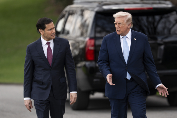 川普谴责伊朗政权处决三名抗议者