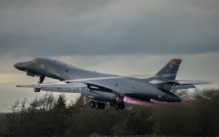 B-1B轰炸机参与史诗之怒行动 有何威慑力