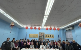 东百老汇办公室玻璃门三度遭毁 居民促警方加强巡逻