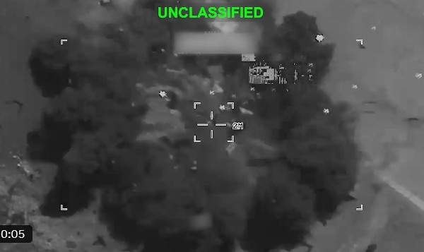 美军发布伊朗无人机设施遭空袭前后对比照