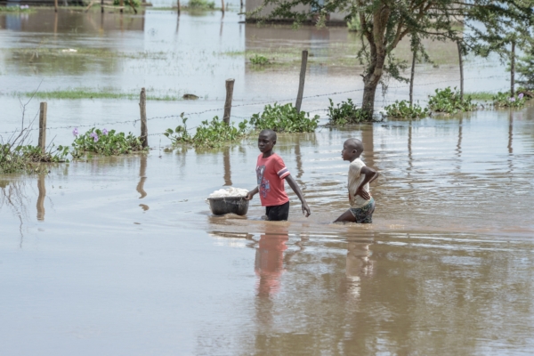 组图:肯尼亚暴雨持续引发洪灾 已酿81死