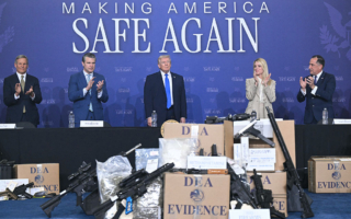 川普:伊朗还有“最后一次”和平谈判机会