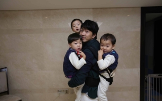 宋一国曝三胞胎近况 老大身高已超185公分