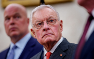 美前特使吁美军出动地面部队 夺取哈尔克岛