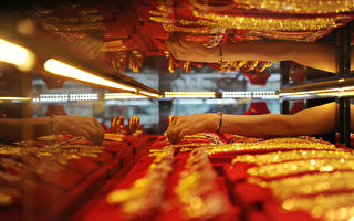 扬州女购周大生戒指变“周大金” 引“贴牌”质疑