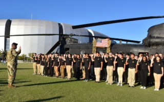 美陆军提前四个月达成征兵目标 6.1万人入伍