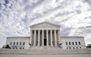 最高法叫停加州法律 父母可获知子女性别认同