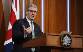 英国授权军方扣押俄罗斯影子舰队油轮