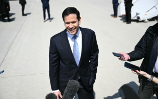 卢比奥:霍尔木兹海峡通航量增 谈判获进展