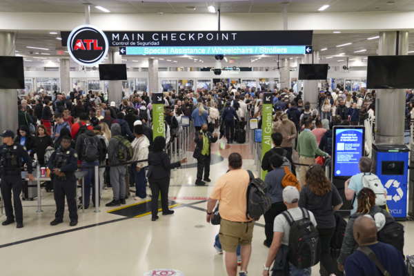 川普将颁令支付TSA薪资 以缓解机场乱象