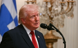 川普暂停部分打击伊朗行动 延后10天