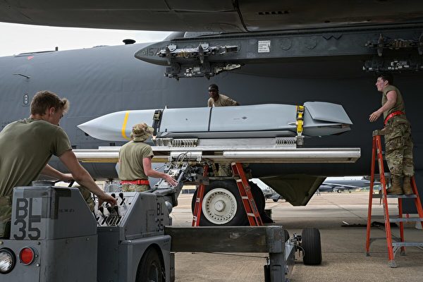 美国巴克斯代尔空军基地受多批无人机骚扰