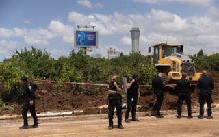 胡塞武装参战 美以重创伊朗核设施与钢铁厂