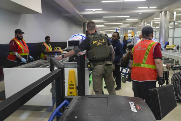 霍曼:ICE驻守机场至恢复正常 TSA本周发薪