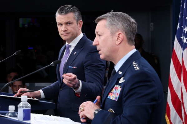 美防长：伊朗战争未来几天将具决定性