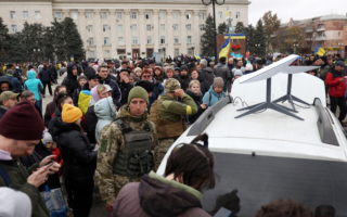 星链在伊朗镇压中帮助抗议者 有机遇也有挑战