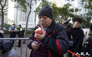 黎智英案 香港民主人士旁听:希望黎早日获释