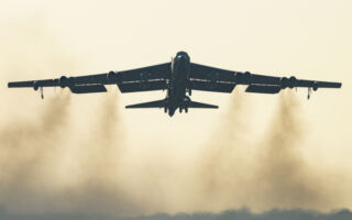 【网海拾贝】川普讽中共武器“毫无用处”