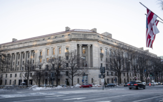 涉临终关怀欺诈案 加州女骗1400万美元被判刑