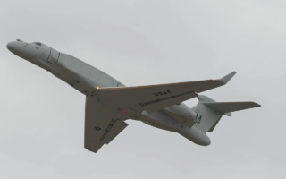 美军电子攻击机首参战 成打击伊朗新利器