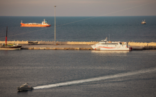 泽连斯基：愿为重开霍尔木兹海峡提供经验