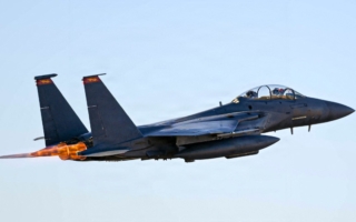 F-15E战机在伊朗遭击落 飞行员如何逃生