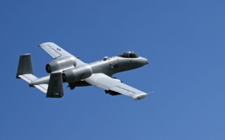 消息：美军A-10攻击机遭伊朗火力击中