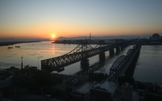 中朝恢复中断六年的客运列车 专家解析