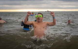 情绪低落？ 冷水浸泡5分钟让你心情飞扬起来