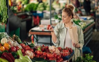 店家把蔬果放在这个地方 你比较会购买