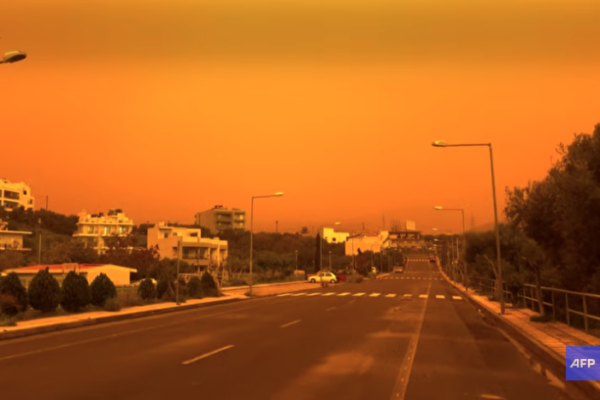 受沙尘暴影响 希腊克里特岛天空变橘红色