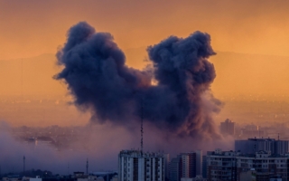 最后期限将至 伊朗促平民当“肉盾”护电厂