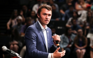 分析：有神无神较量 精神之战在东西方展开