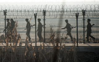 美军冒死救战友vs中共单兵自毁装置