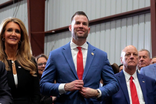 共和党人富勒在乔州决选中胜出 填补格林席位