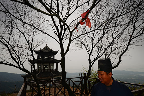 陕西道教会长被举报：隐婚生子 给情人办道士证