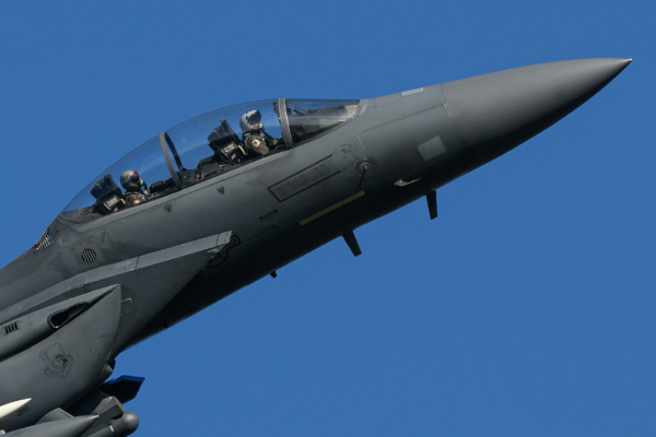 专家揭F-15E在伊朗被击落瞬间飞行员逃生真相