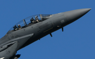 专家揭F-15E在伊朗被击落瞬间飞行员逃生真相