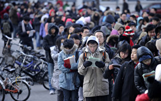 中国经济低迷 出国留学人数5年来首次下降