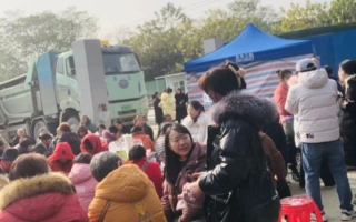 成都住宅区建大型殡葬项目 上千民众抗议