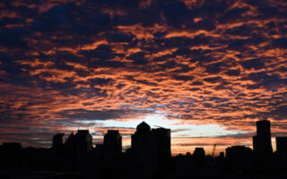 中共批经济“四论” 专家：难掩背后危机