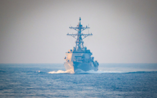 美舰安全通过霍尔木兹海峡 川普揭惊人技术