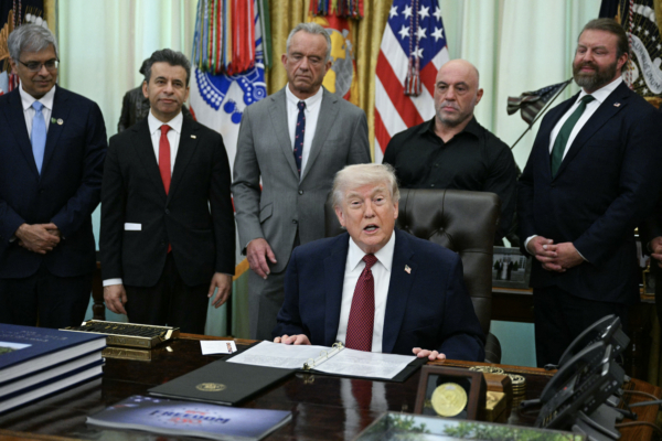 川普：美伊谈判 今天结束前会有更多消息