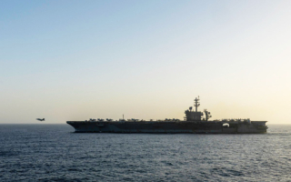 川普：美军把伊朗船引擎舱打出洞 将其扣押