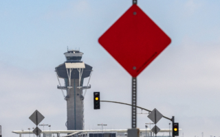 涉嫌助伊朗走私军火 洛杉矶女子机场被捕