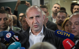 保加利亚议会选举 亲俄前总统拉德夫有望获胜