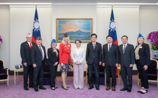 萧美琴会美退伍军人协会访团：实力确保和平