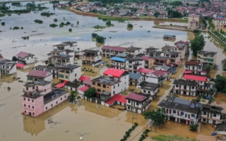 五一假期中国南方暴雨 重庆云南预警地质灾害