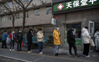 萧易:一年倒闭4万家 中国药店危机的背后