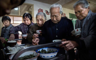 中国农村医保水平低 老人自杀惨剧频发